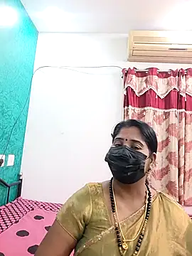 Snapshot of tamil-aunt chatting on 12.14.25 tamil-aunt online show from 12.14.25