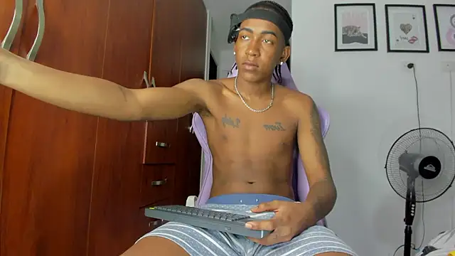 Snapshot of latin_kay1 chatting on 02.21.26 latin kay1 online show from 02.21.26