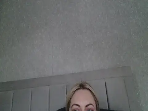 kikicupcake online show from 10.14.25