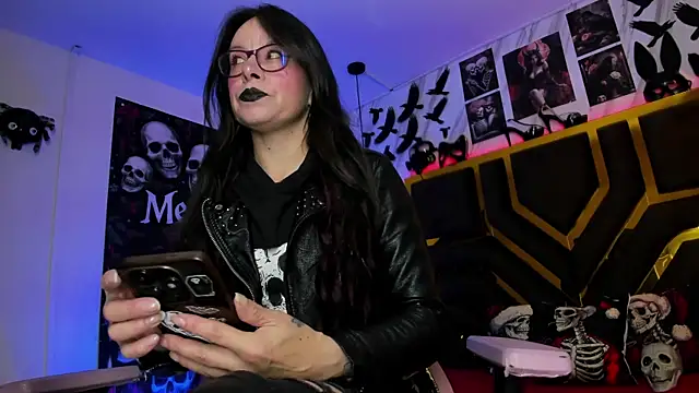 Evangelinejoness  online show from 12.16.25