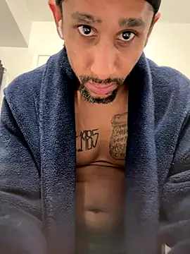 Snapshot of MrDLlongcrippler10inch chatting on 10.28.25 MrDLlongcrippler10inch online show from 10.28.25