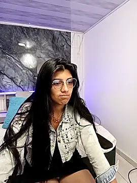 Snapshot of Briseida-White chatting on 10.20.25 Briseida-White online show from 10.20.25