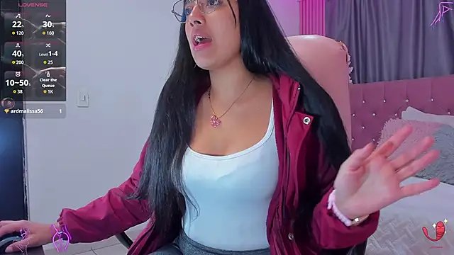 Snapshot of Briseida-White chatting on 11.02.25 Briseida-White online show from 11.02.25