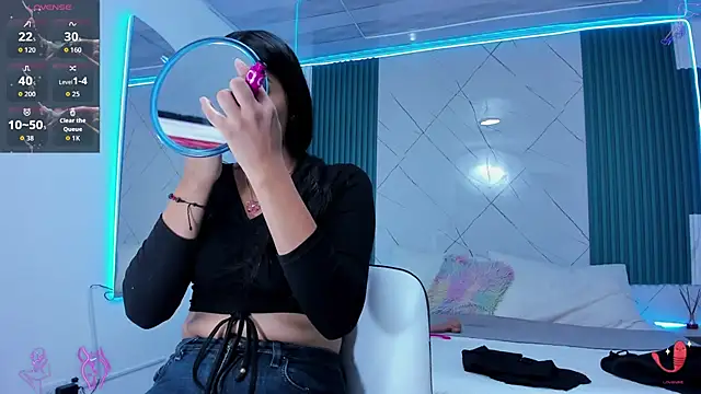 Snapshot of Briseida-White chatting on 11.03.25 Briseida-White online show from 11.03.25