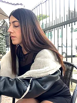 Snapshot of ElectraPink_ chatting on 12.17.25 ElectraPink online show from 12.17.25