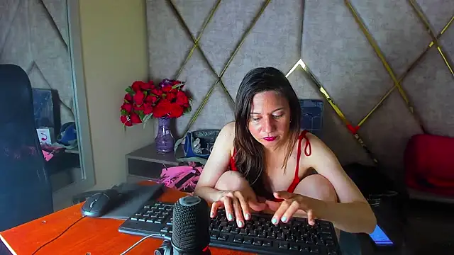Snapshot of Kylie_Bloom chatting on 04.28.26 Kylie Bloom online show from 04.28.26