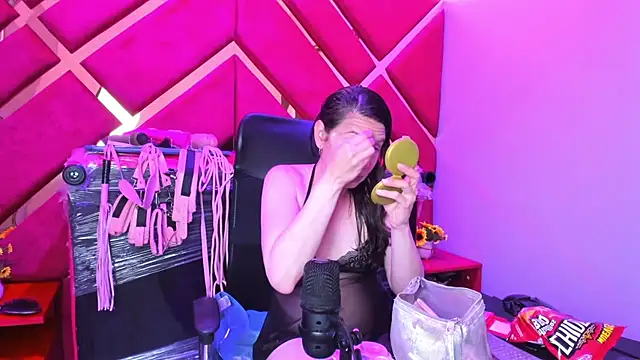 Snapshot of Kylie_Bloom chatting on 06.24.26 Kylie Bloom online show from 06.24.26