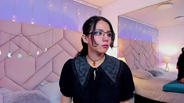 HollyPeach online show from 11.05.25