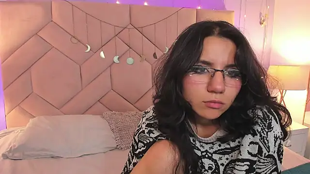 HollyPeach online show from 11.07.25