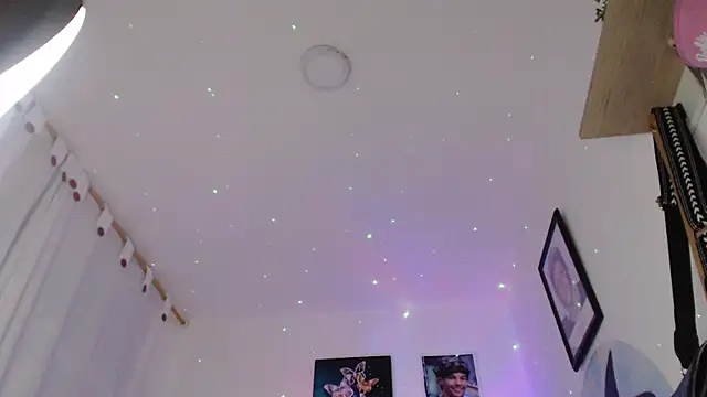 Queen of m111lk online show from 12.17.25