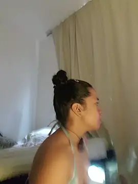 Snapshot of chiarafus0 chatting on 11.30.25 chiarafus0 online show from 11.30.25