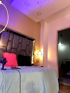 Snapshot of SofiRuiz_ chatting on 11.15.25 SofiRuiz online show from 11.15.25