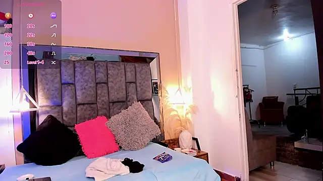 Snapshot of SofiRuiz_ chatting on 12.04.25 SofiRuiz online show from 12.04.25