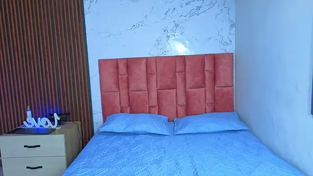 Snapshot of danna_peters chatting on 11.26.25 danna peters online show from 11.26.25