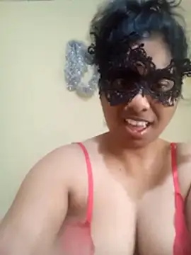 Expose Queen online show from 02.17.26