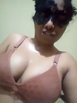 Expose Queen online show from 03.10.26