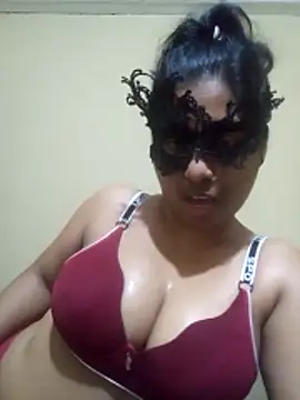 Expose Queen online show from 03.15.26