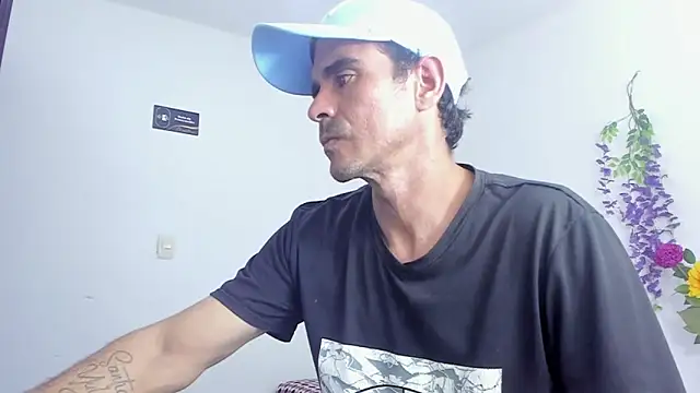 Snapshot of Sofi_And_Santy chatting on 12.03.25 Sofi And Santy online show from 12.03.25