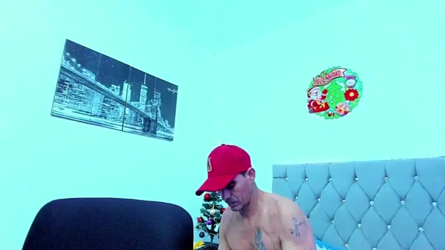 Snapshot of Sofi_And_Santy chatting on 12.20.25 Sofi And Santy online show from 12.20.25