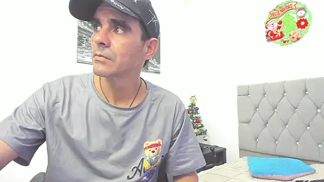 Snapshot of Sofi_And_Santy chatting on 01.11.26 Sofi And Santy online show from 01.11.26