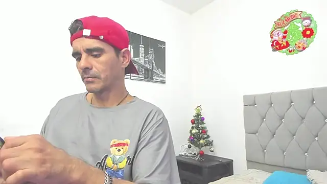 Snapshot of Sofi_And_Santy chatting on 01.12.26 Sofi And Santy online show from 01.12.26