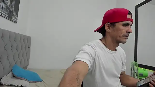 Snapshot of Sofi_And_Santy chatting on 02.28.26 Sofi And Santy online show from 02.28.26