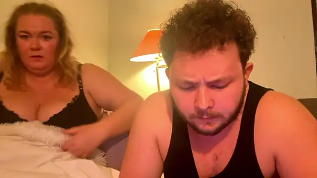 CurvyMilfWithBigJugs online show from 10.18.25
