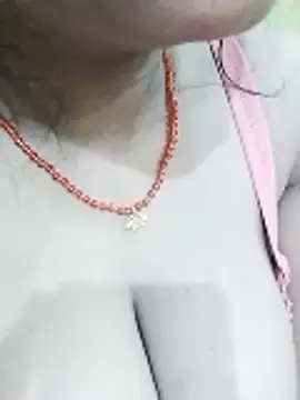 Snapshot of kiara-simmi chatting on 12.21.25 kiara-simmi online show from 12.21.25