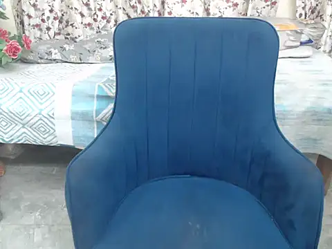 Snapshot of hii_tanisha chatting on 12.17.25 hii tanisha online show from 12.17.25