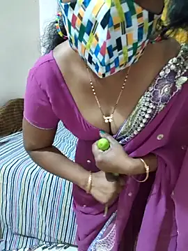 Snapshot of Best_Kannada_Couple chatting on 10.28.25 Best Kannada Couple online show from 10.28.25