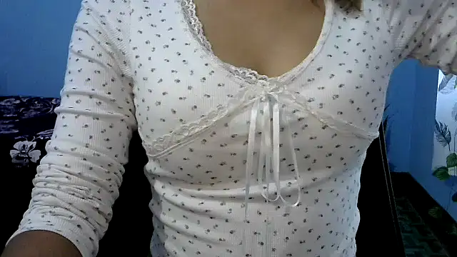 Snapshot of sanskari_girl chatting on 11.16.25 sanskari girl online show from 11.16.25