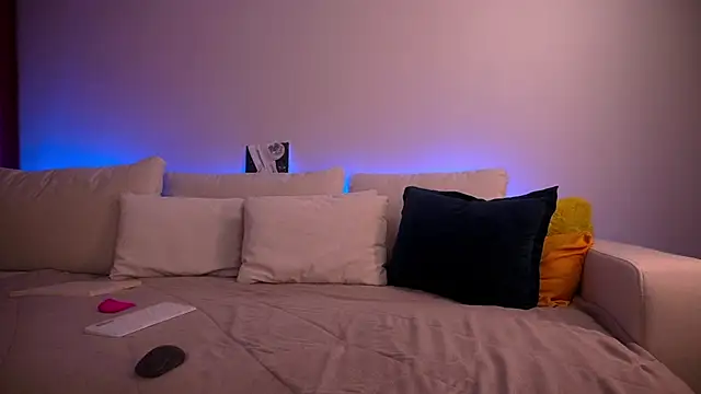 Snapshot of _infinitespring_ chatting on 11.10.25 infinitespring online show from 11.10.25