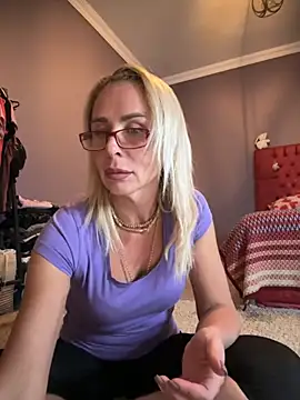 Snapshot of ElenabonyX chatting on 11.03.25 ElenabonyX online show from 11.03.25