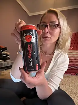 Snapshot of ElenabonyX chatting on 11.28.25 ElenabonyX online show from 11.28.25