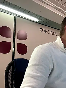 Snapshot of AlexGogo23 chatting on 10.31.25 AlexGogo23 online show from 10.31.25