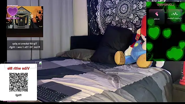 Snapshot of Glow92 chatting on 10.13.25 Glow92 online show from 10.13.25