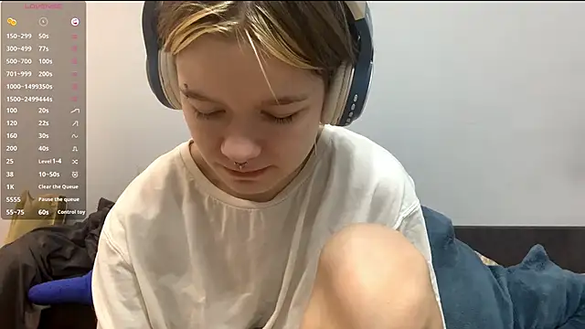 Snapshot of LorRebak chatting on 11.04.25 LorRebak online show from 11.04.25