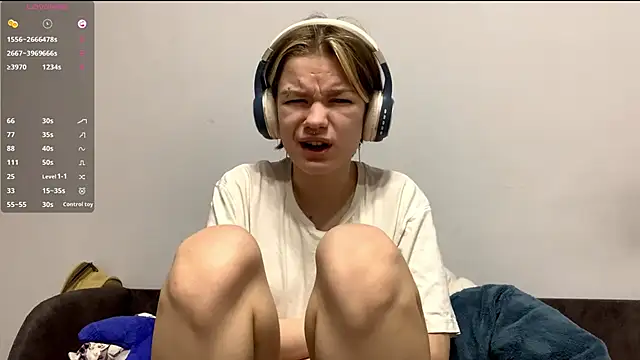 Snapshot of LorRebak chatting on 12.03.25 LorRebak online show from 12.03.25