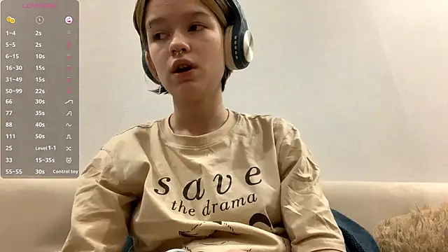 Snapshot of LorRebak chatting on 12.17.25 LorRebak online show from 12.17.25