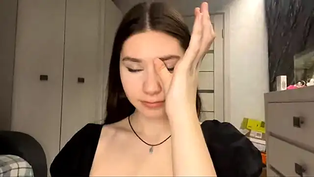 KaseyByczek online show from 10.19.25