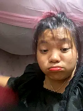 Snapshot of minyka chatting on 10.12.25 minyka online show from 10.12.25