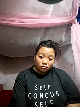 Snapshot of minyka chatting on 10.21.25 minyka online show from 10.21.25