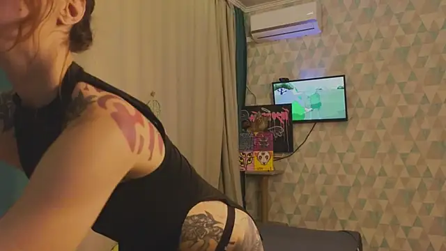 Domestic Bitch online show from 10.26.25