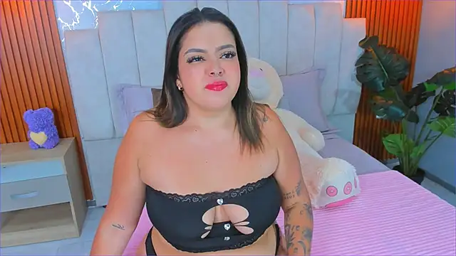 Snapshot of GenesisBlaze chatting on 11.02.25 GenesisBlaze online show from 11.02.25