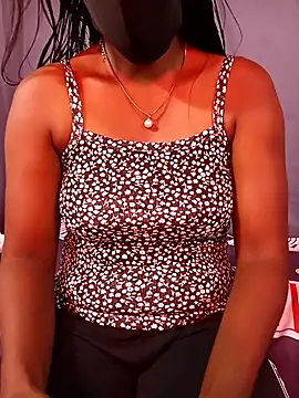 Snapshot of Mishel_hot chatting on 10.28.25 Mishel hot online show from 10.28.25