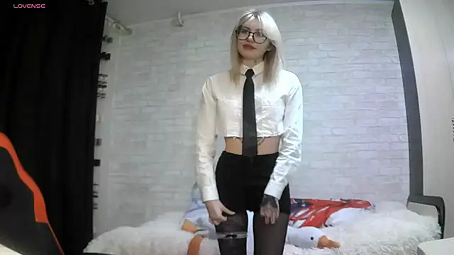 AmeeDelmonace online show from 10.14.25