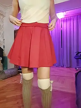 Milla 4You online show from 10.15.25