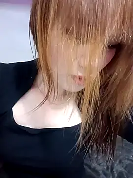 Snapshot of Labi2k chatting on 11.05.25 Labi2k online show from 11.05.25