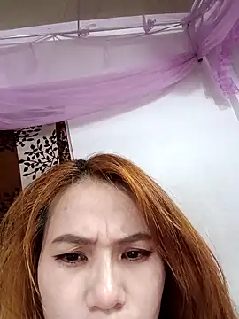 Snapshot of Labi2k chatting on 11.13.25 Labi2k online show from 11.13.25