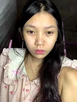 linh-lan1 online show from 10.30.25